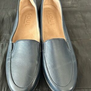 Soul Naturalizer woman’s Navy Loafers - size 9 M- uppers leathers- very comfy